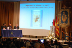 Presentación del libro conmemorativo.