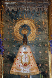 Virgen del Pilar con manto y medalla de la Cofradía.
