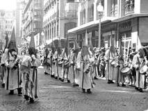 Sección de tambores en la calle Alfonso I.
