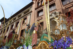 Paso titular frente al antiguo Colegio Marista.