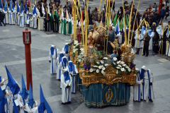 Paso y representaciones en Domingo de Ramos.
